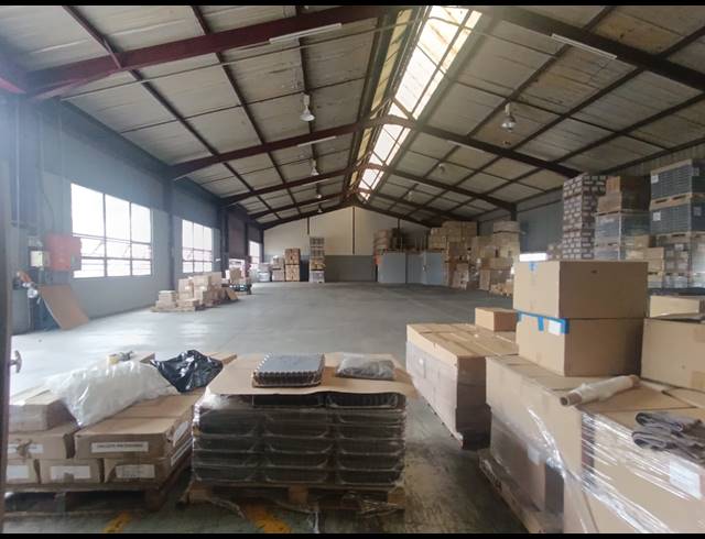 1,100M² WAREHOUSE TO LET IN MAXMEAD